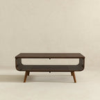 Table basse rectangulaire Adelina en bois massif de style Mid-Century, de couleur marron