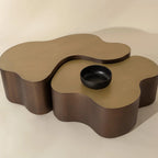 Table basse moderne en aluminium thermolaqué au design sculptural | Finition thermolaquée