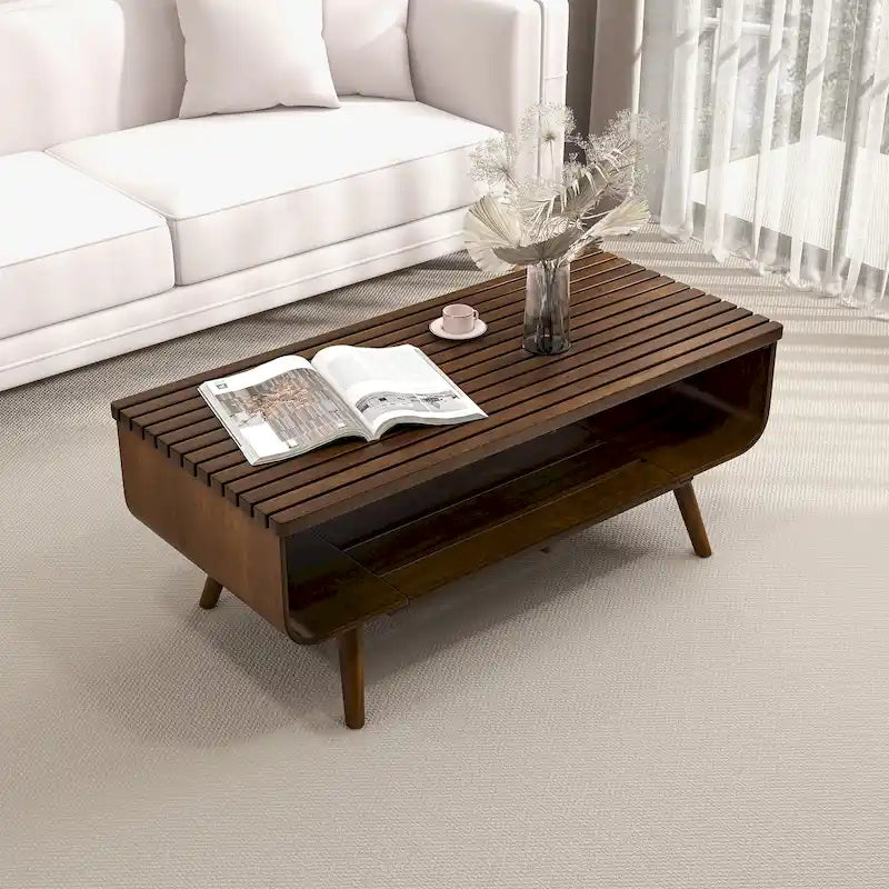 Table basse rectangulaire Adelina en bois massif de style Mid-Century, de couleur marron