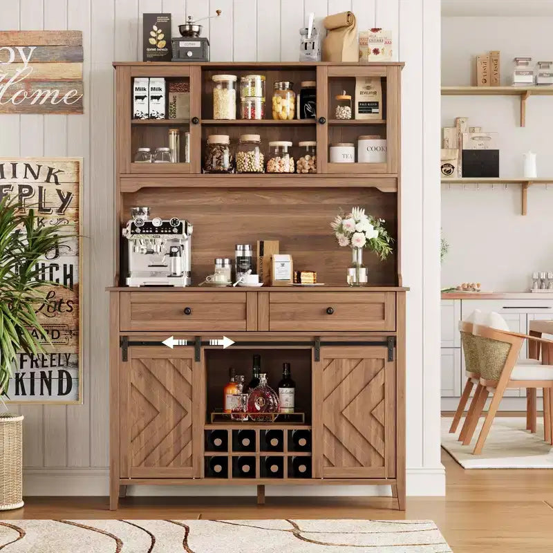 Meuble de bar de ferme 72 po avec porte coulissante de style grange Grand buffet de cuisine avec huche, station de recharge, 2 tiroirs et 8 étagères de rangement Café