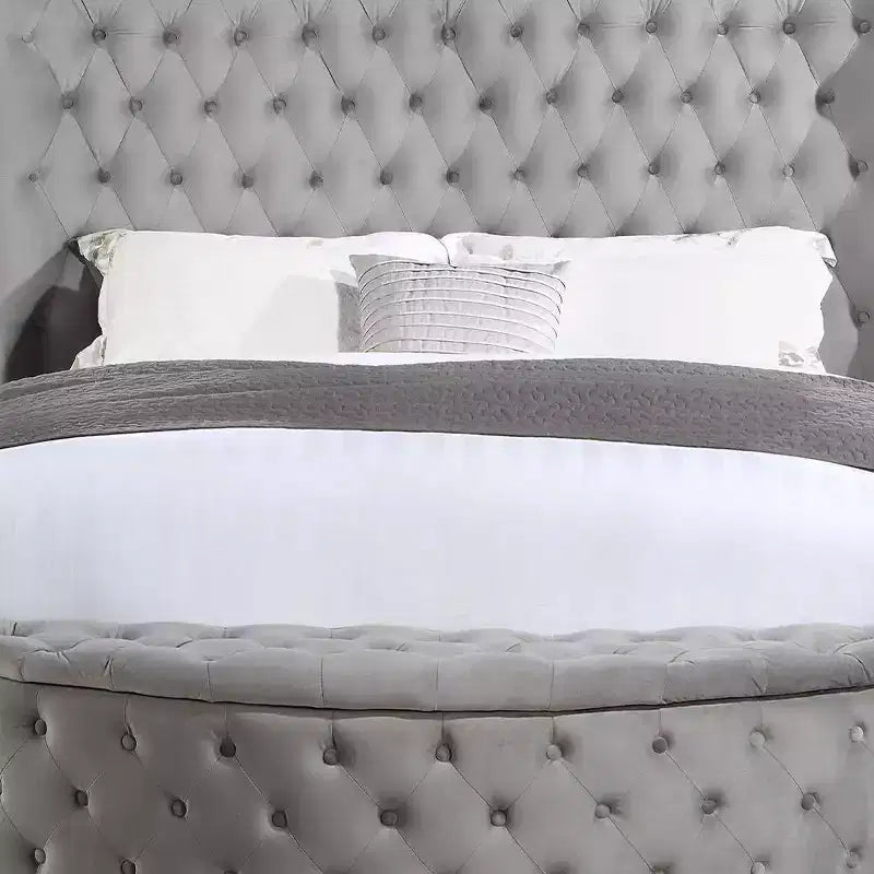 Lit Queen 109 Gaiva, velours gris - Acme Furniture : Design élégant avec clous décoratifs et capitonnage à boutons, cadre en bois composite