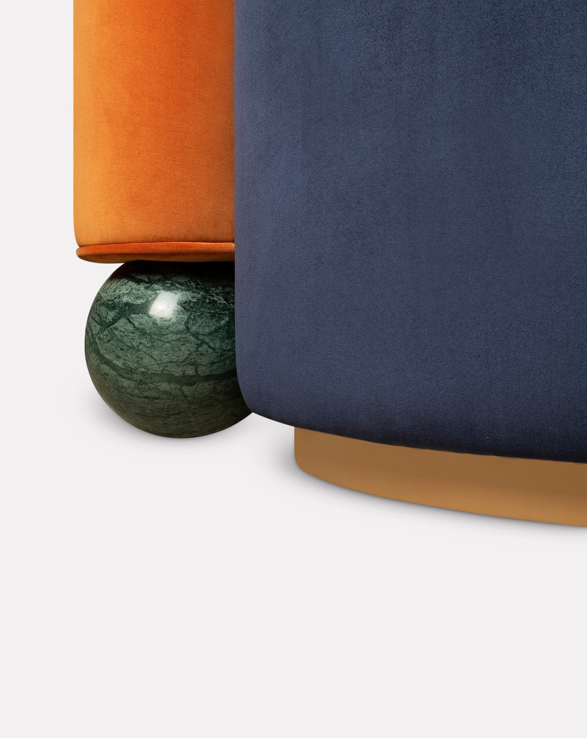 Fauteuil II en velours avec base en laiton, asymétrie géométrique