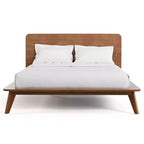 HOMES: Inside + Out Ensemble de chambre à coucher 3 pièces en bois de style Mid-Century Riverstone avec 2 tables de nuit Noyer