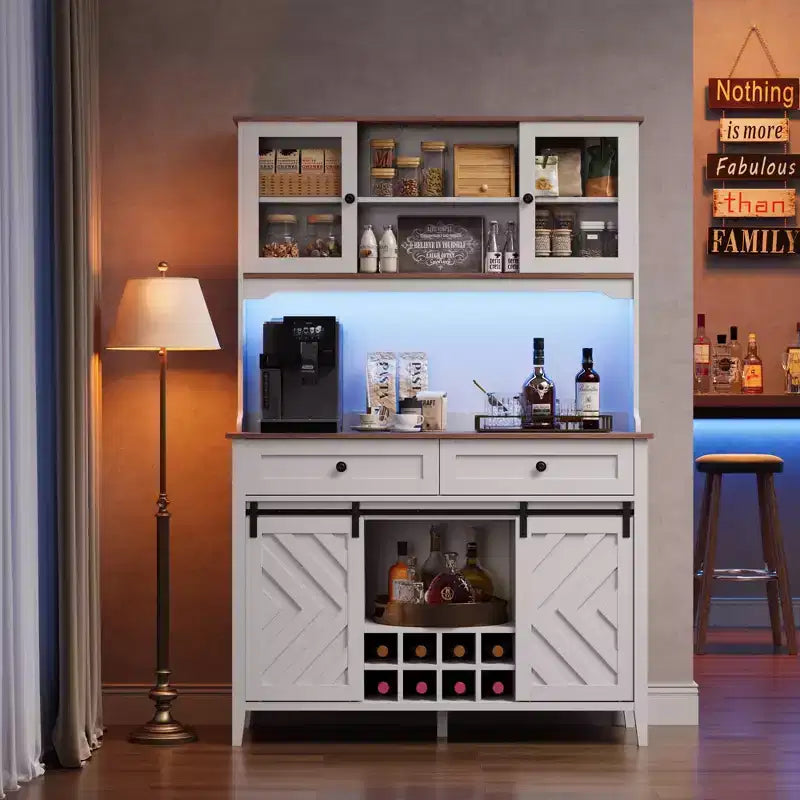 Meuble de bar de ferme 72 po avec porte coulissante de style grange Grand buffet de cuisine avec huche, station de recharge, 2 tiroirs et 8 étagères de rangement Café