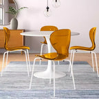 LeisureMod Bristol Ensemble de Salle à Manger 5 Pièces Table à Manger Ronde, 4 Chaises de Salle à Manger en Plastique Pieds Blancs