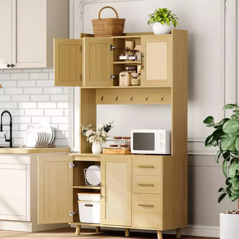 Meuble de rangement de cuisine en rotin 71 po, buffet avec support pour micro-ondes, étagères réglables et 6 crochets, naturel