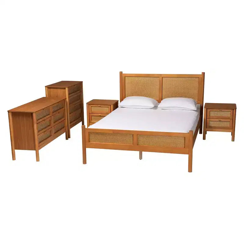Ensemble de chambre à coucher Japandi 5 pièces Baxton Studio Jenn en bois brun doré, taille grand lit, avec rotin au fini vieilli
