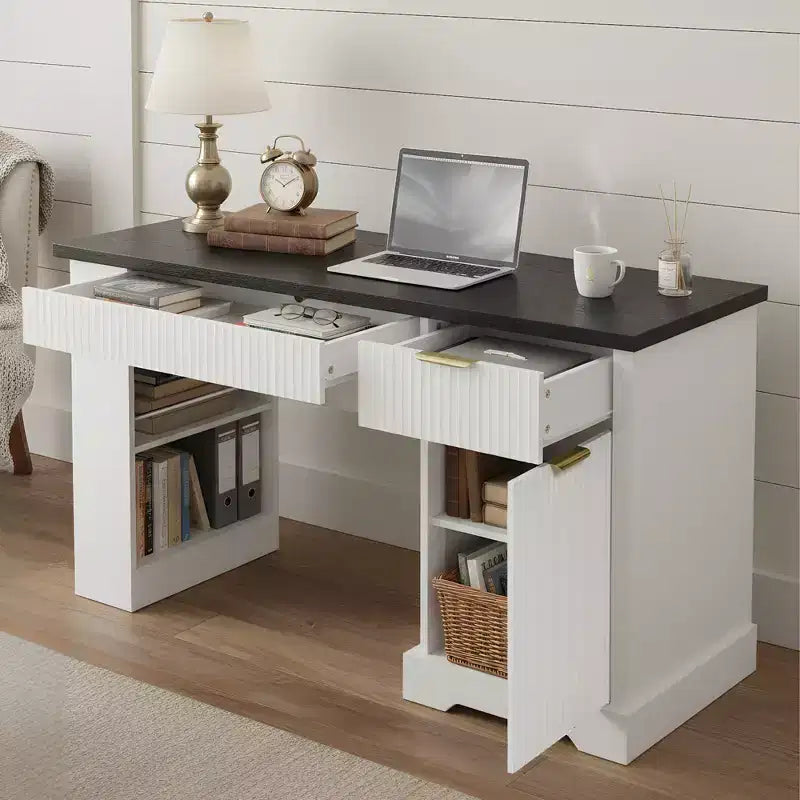 Bureau de direction moderne Haoran 55 de GDFStudio, à façade rainurée, avec prise électrique, tablette pour clavier, porte et tiroirs