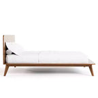 HOMES: Inside + Out Ensemble de chambre à coucher 3 pièces en bois de style Mid-Century Riverstone avec 2 tables de nuit Noyer