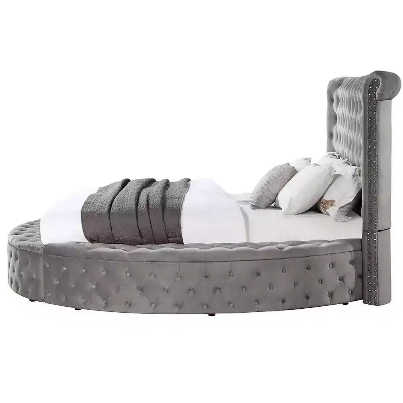 Lit Queen 109 Gaiva, velours gris - Acme Furniture : Design élégant avec clous décoratifs et capitonnage à boutons, cadre en bois composite
