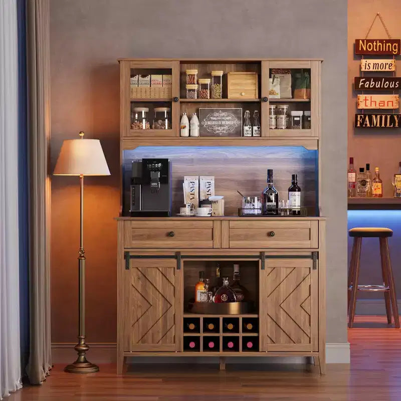 Meuble de bar de ferme 72 po avec porte coulissante de style grange Grand buffet de cuisine avec huche, station de recharge, 2 tiroirs et 8 étagères de rangement Café
