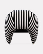 Fauteuil sculptural en satin et velours rayé