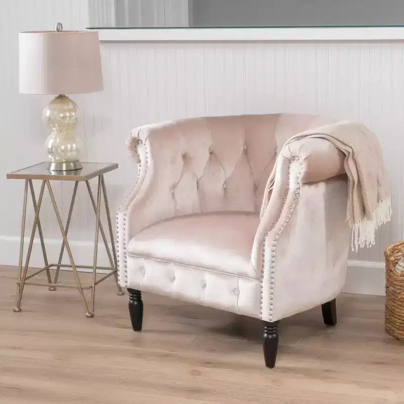 Fauteuil club contemporain capitonné avec clous de tapissier