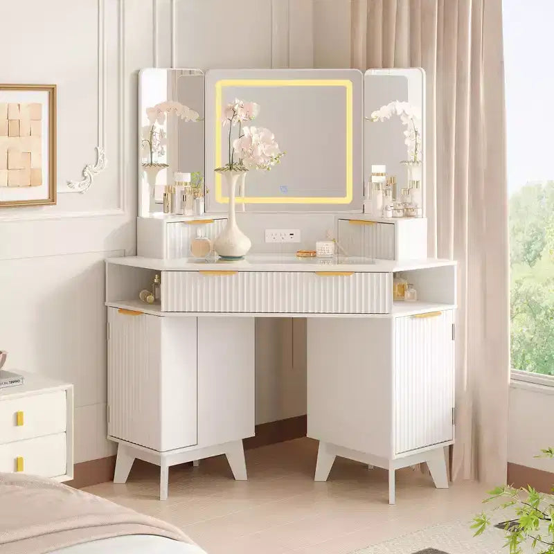 Coiffeuse d'angle 47 po avec miroir et lumière, table de maquillage en bois avec plateau en verre et station de charge, coiffeuse pour chambre à coucher
