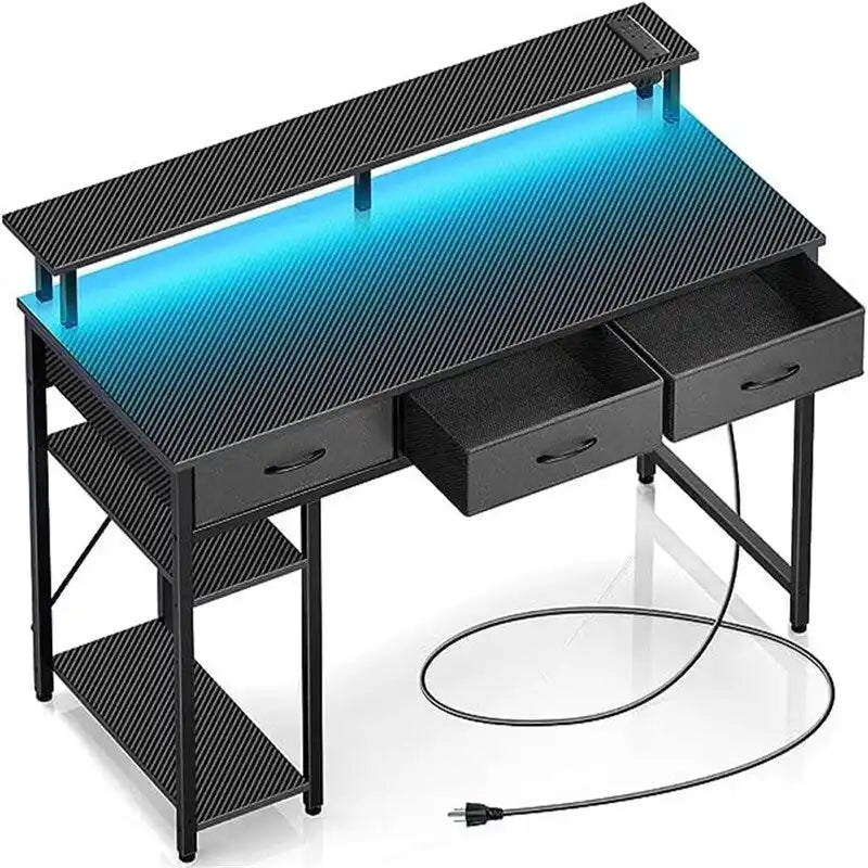 Bureau d'ordinateur avec prise intégrée