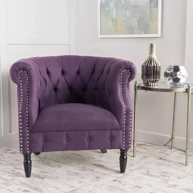 Fauteuil club contemporain capitonné avec clous de tapissier