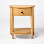 Table de chevet Harriett en bois naturel - Threshold conçue avec Studio McGee