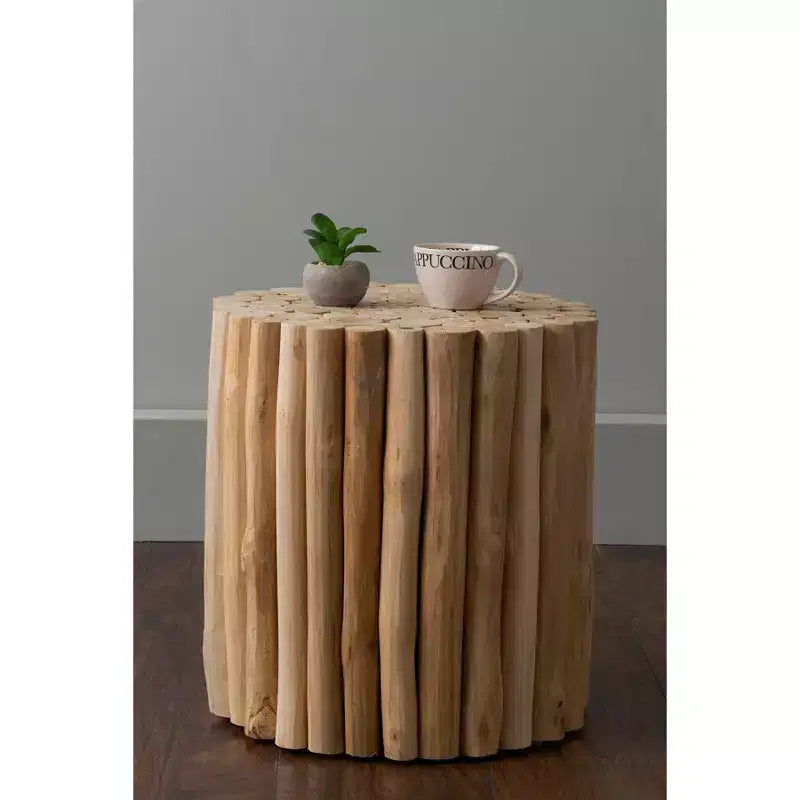 Table d'appoint ronde East at Main Prelude Accent Tan : Construction en teck, Aucun assemblage, Utilisation intérieure/extérieure