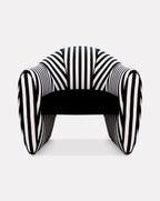 Fauteuil sculptural en satin et velours rayé
